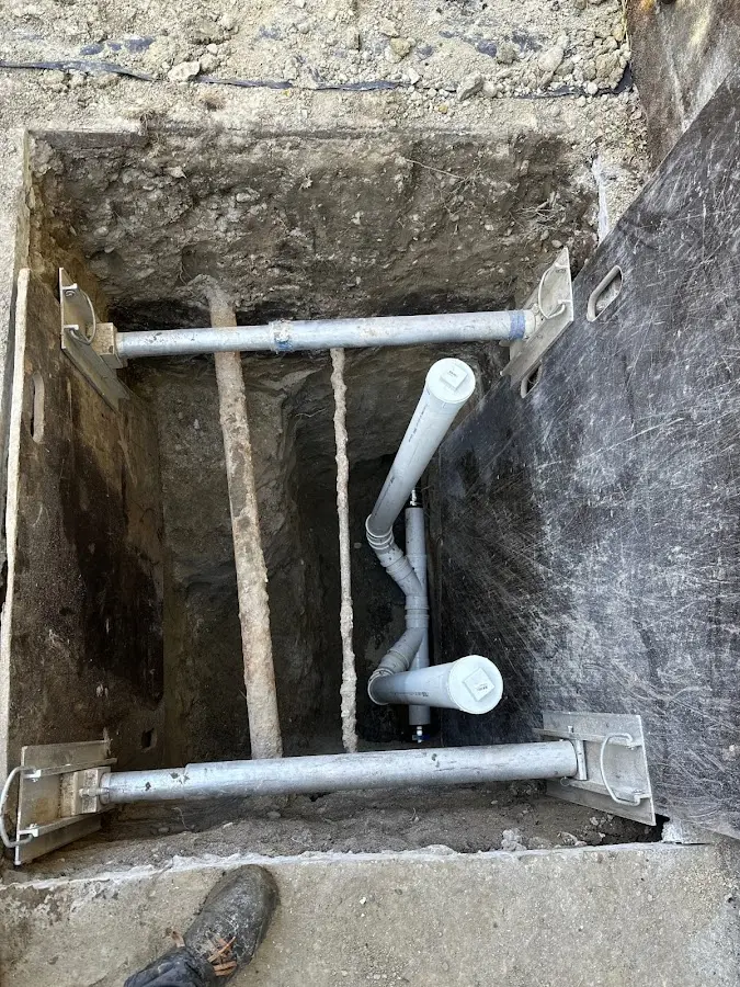 Experienced plumber completing Drain Cleaning work in Lawrence